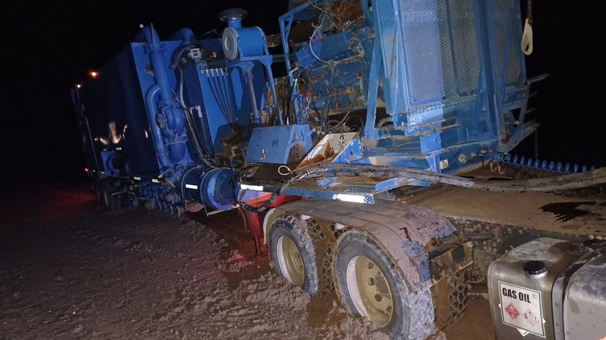 En menos de tres horas, dos camiones quedaron encajados en la banquina de la Ruta 3