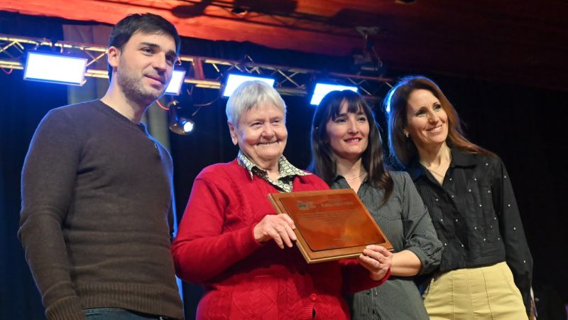 Con un emotivo homenaje a Darío James, Gaiman conmemoró su 152° aniversario