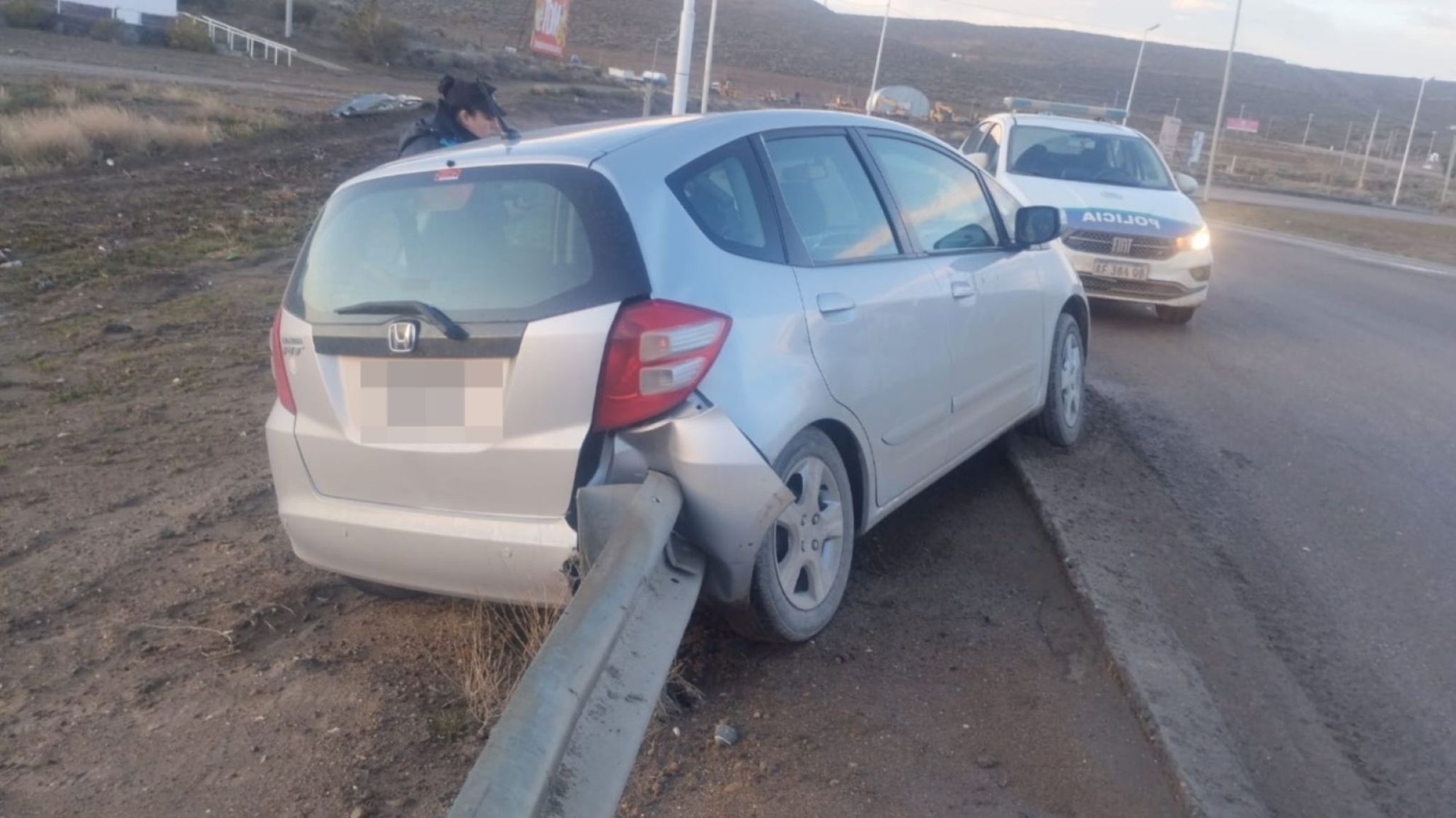 Rada Tilly: perdió el control de su auto y terminó sobre la banquina