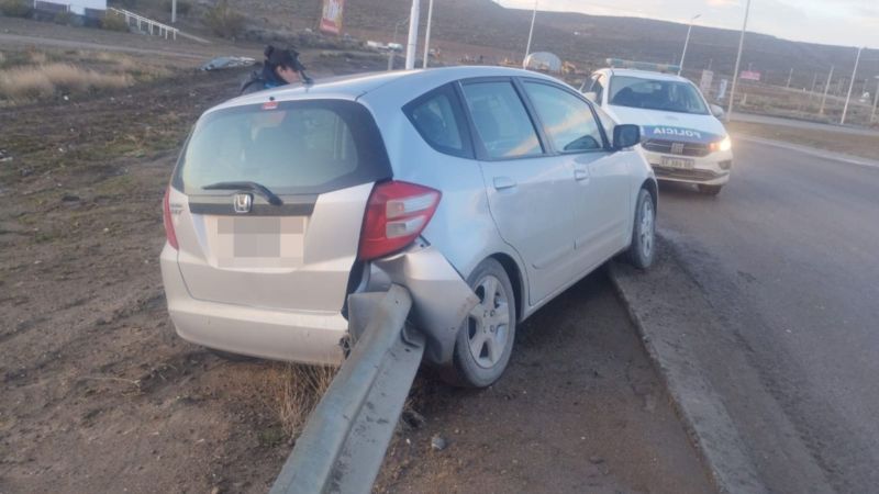 Rada Tilly: perdió el control de su auto y terminó sobre la banquina