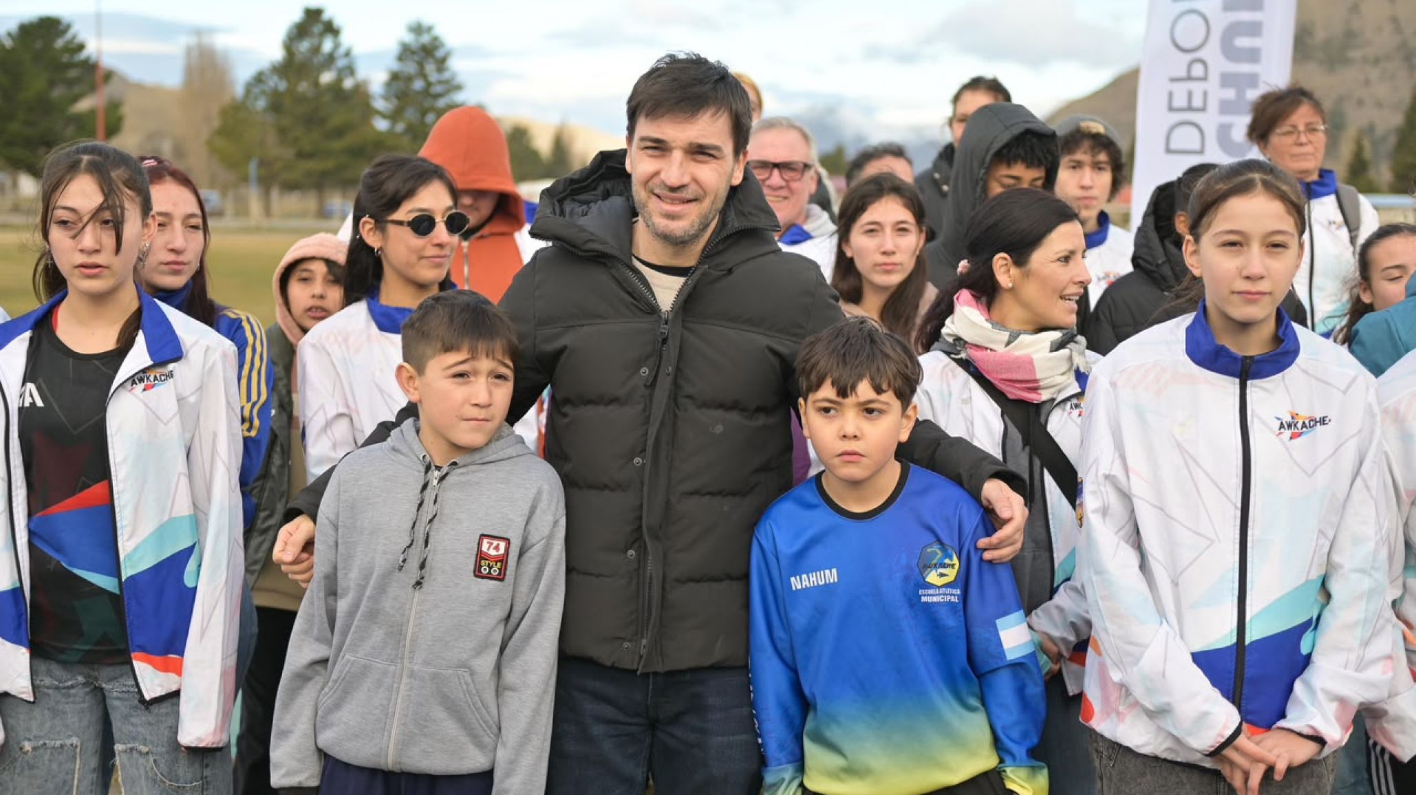 Plan Galina: Torres firmó el convenio para modernizar integralmente la Pista Municipal de Atletismo de Esquel