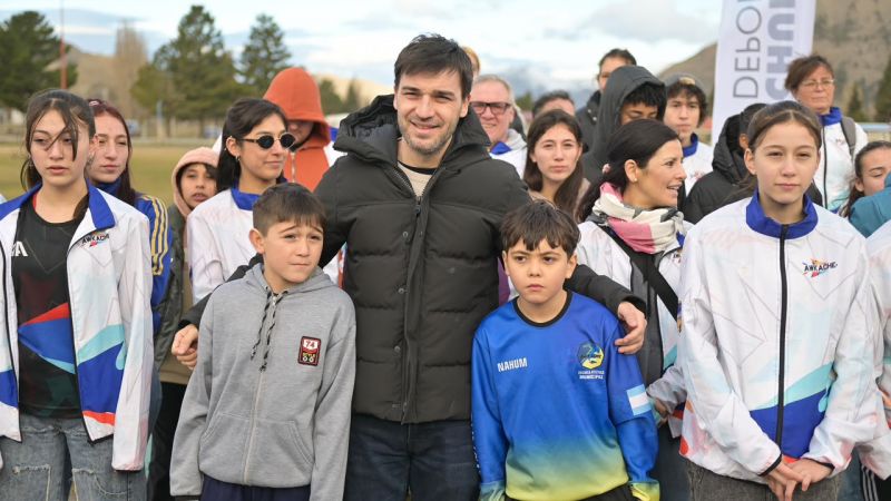 Plan Galina: Torres firmó el convenio para modernizar integralmente la Pista Municipal de Atletismo de Esquel
