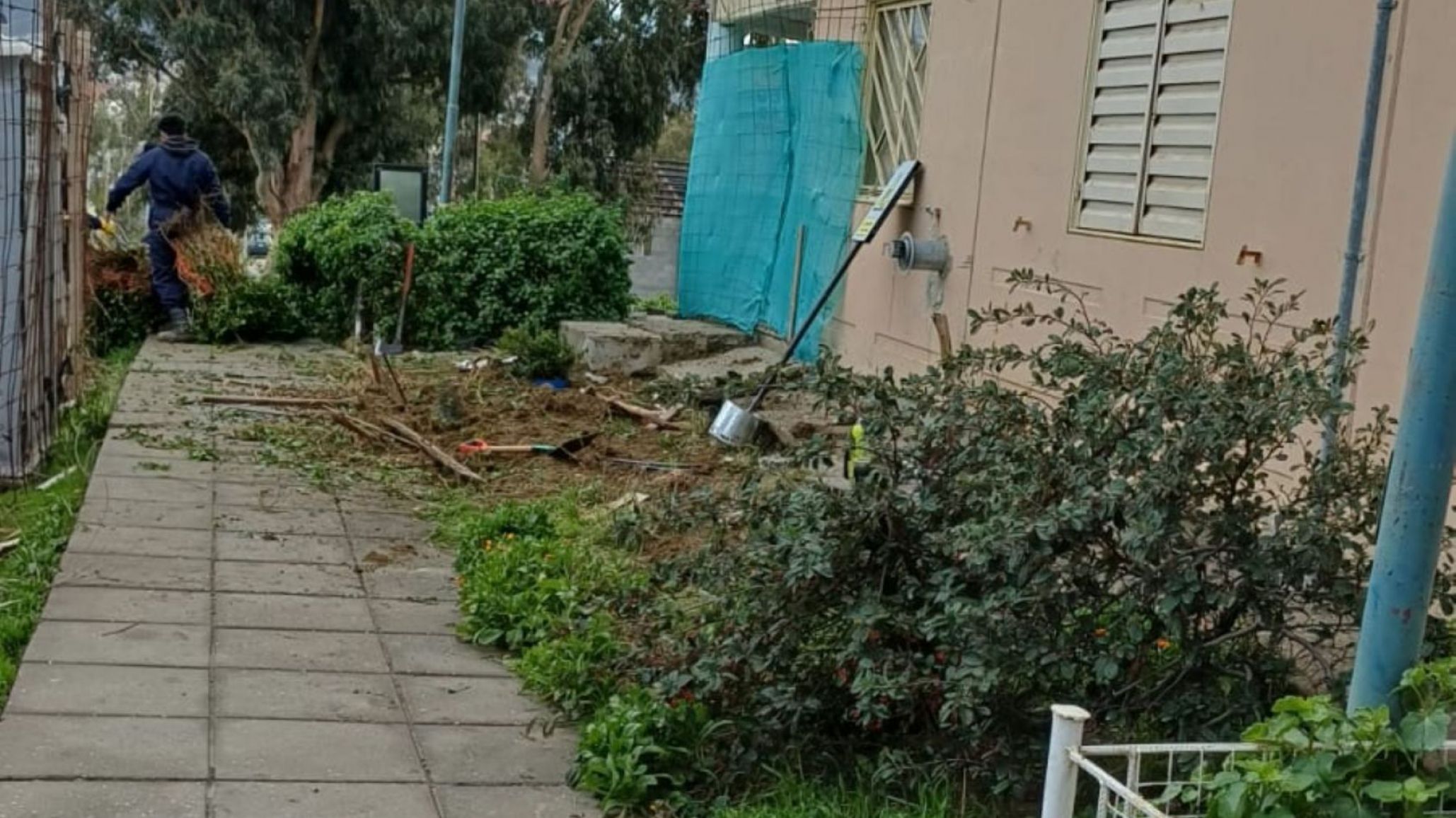 Trabajo articulado en el territorio: avanzan en el despeje de calles para dar inicio a obras en el barrio LU4