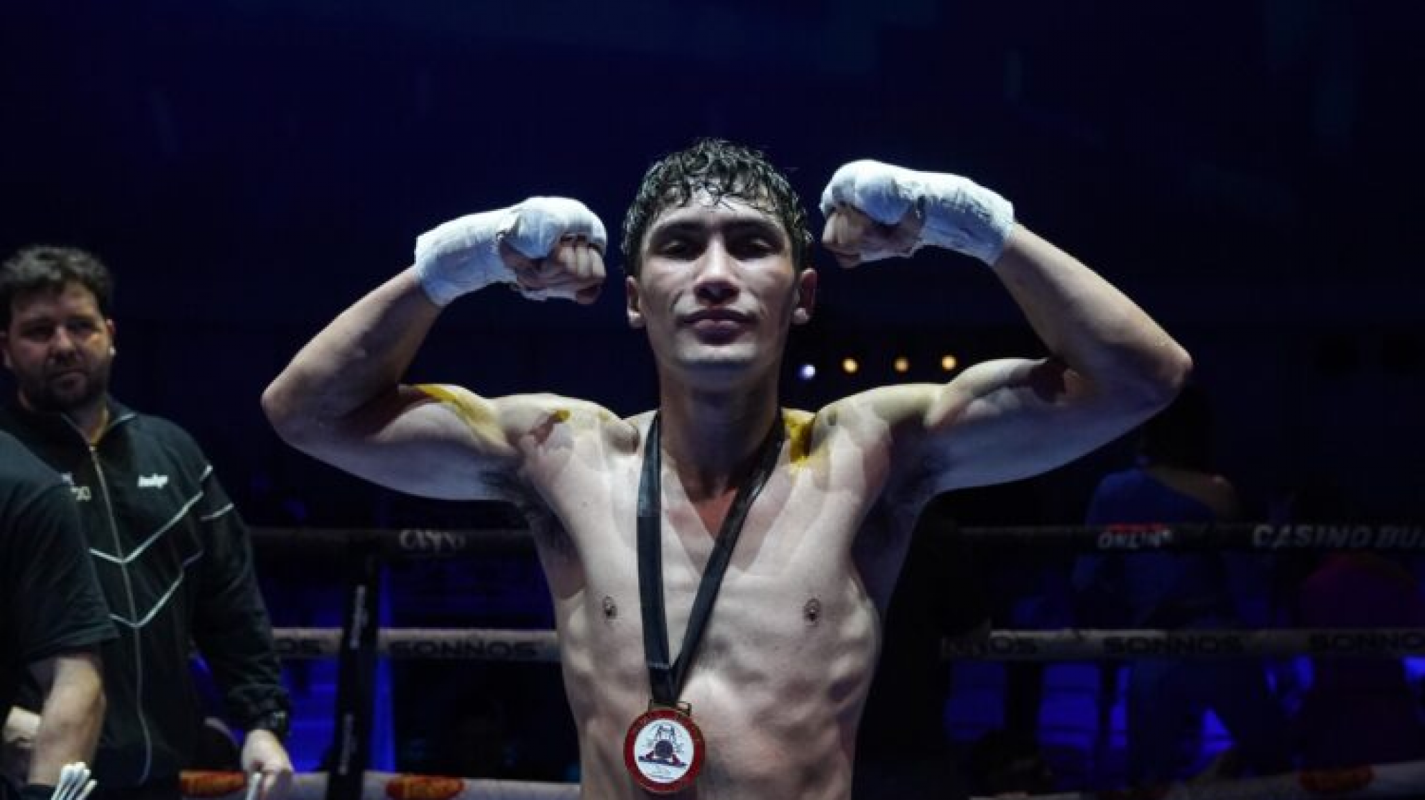 El trelewense Maximiliano Robledo ganó la eliminatoria mundial AMB y quedó a un paso del título del mundo