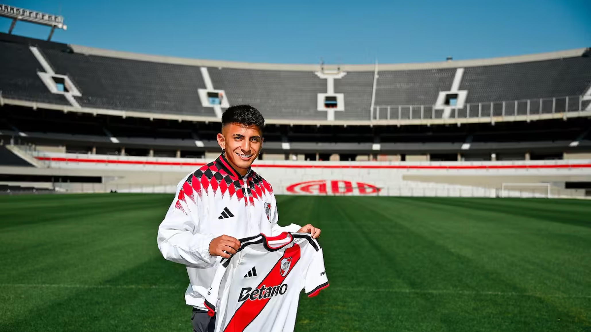 River recibe a Argentinos Juniors con el debut de Thiago Almada y la obligación de ganar