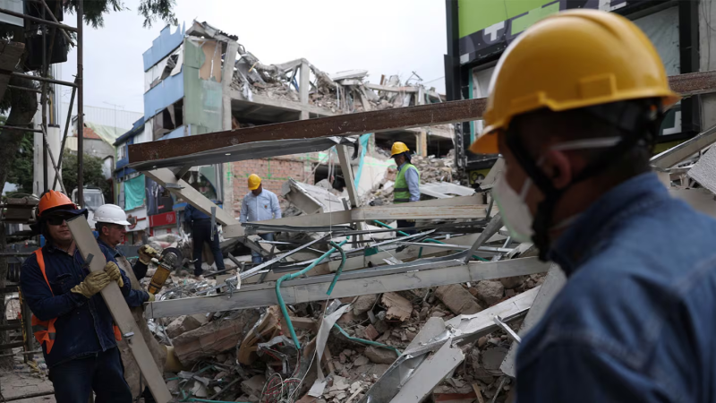 A casi una semana del terremoto en Colombia, aún buscan a 143 personas desaparecidas