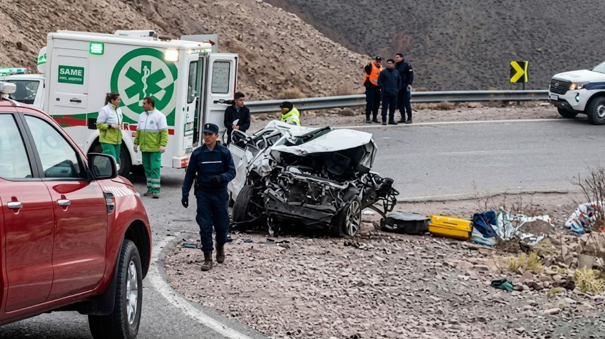Tragedia en Jujuy: una camioneta desbarrancó 80 metros y murió una mujer
