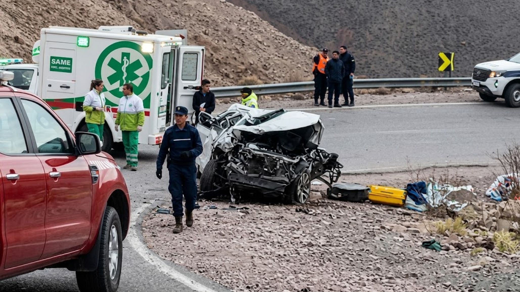Tragedia en Jujuy: una camioneta desbarrancó 80 metros y murió una mujer