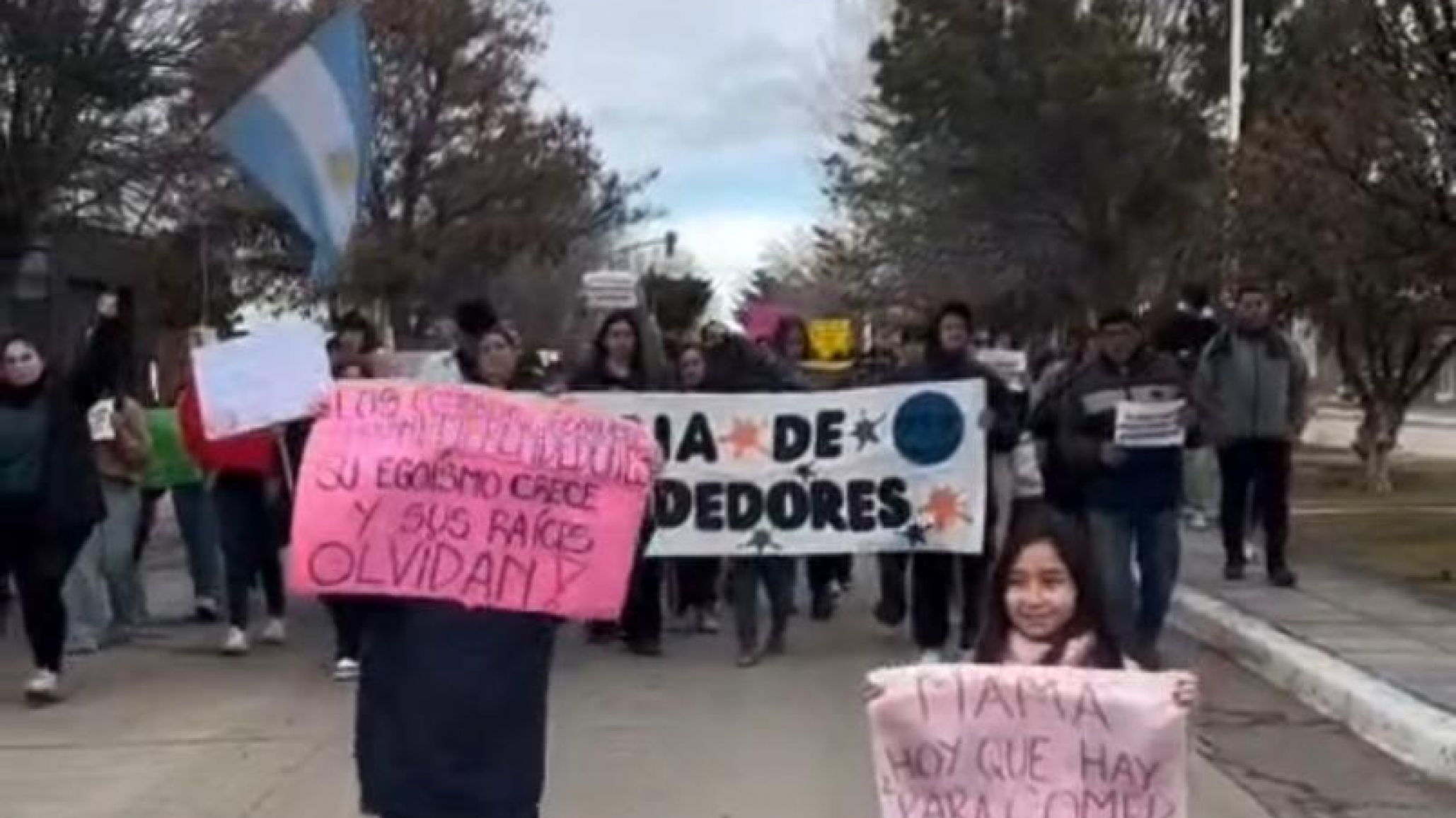 Polémica en Sarmiento: en plena crisis feriantes denuncian que ya no los dejan vender