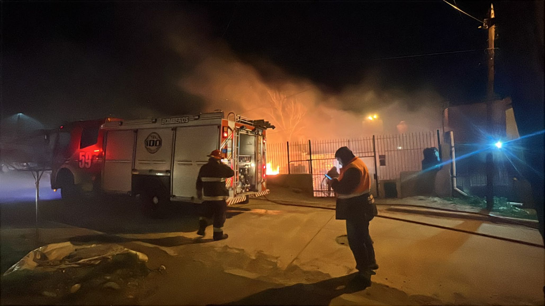 Un asado casi termina en tragedia: creen que brasas encendidas provocaron el incendio de un auto