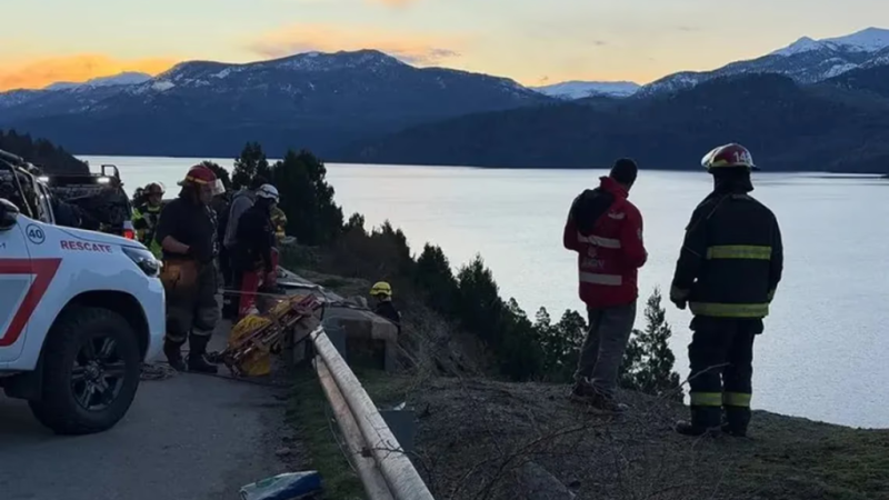 Hallaron muerto a un hombre dentro de un auto sumergido en el lago Lácar