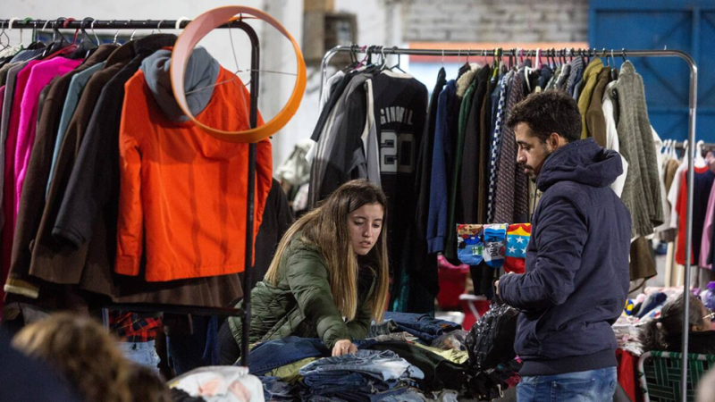Sarmiento: más de 100 feriantes reclaman recuperar su espacio de trabajo
