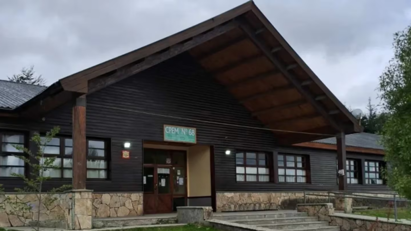 Descubrieron a una alumna fumando marihuana en el baño y terminó golpeando a la vicedirectora