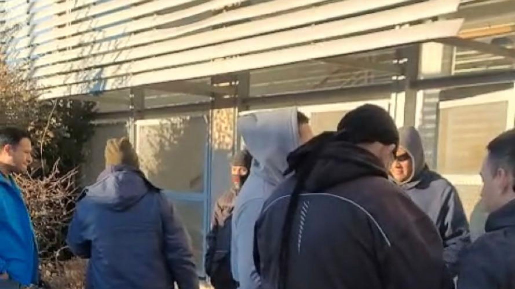 Reclamo de exchoferes de Patagonia: "somos 296 trabajadores a los que nos deben"