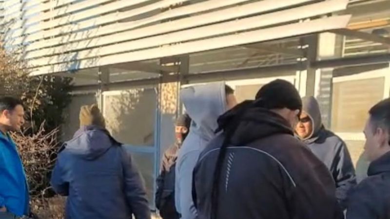 Reclamo de exchoferes de Patagonia: "somos 296 trabajadores a los que nos deben"