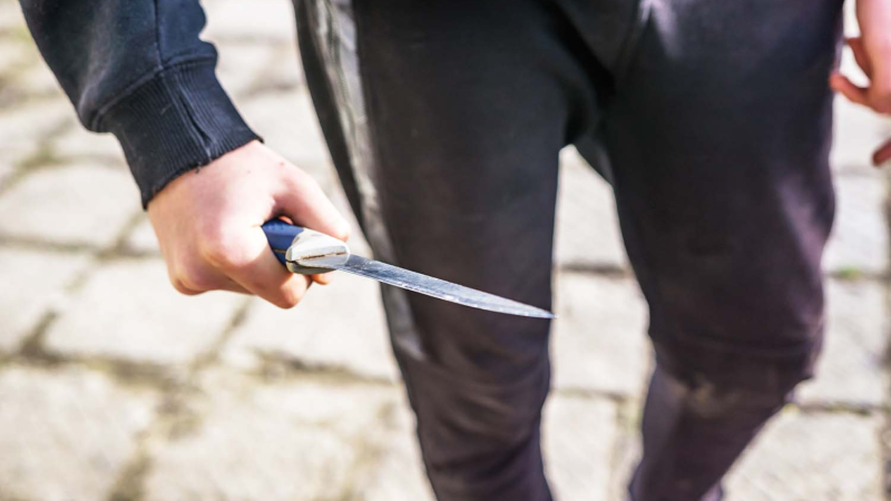 Llevó un cuchillo a una escuela tras una pelea entre alumnos y deberá donar útiles escolares