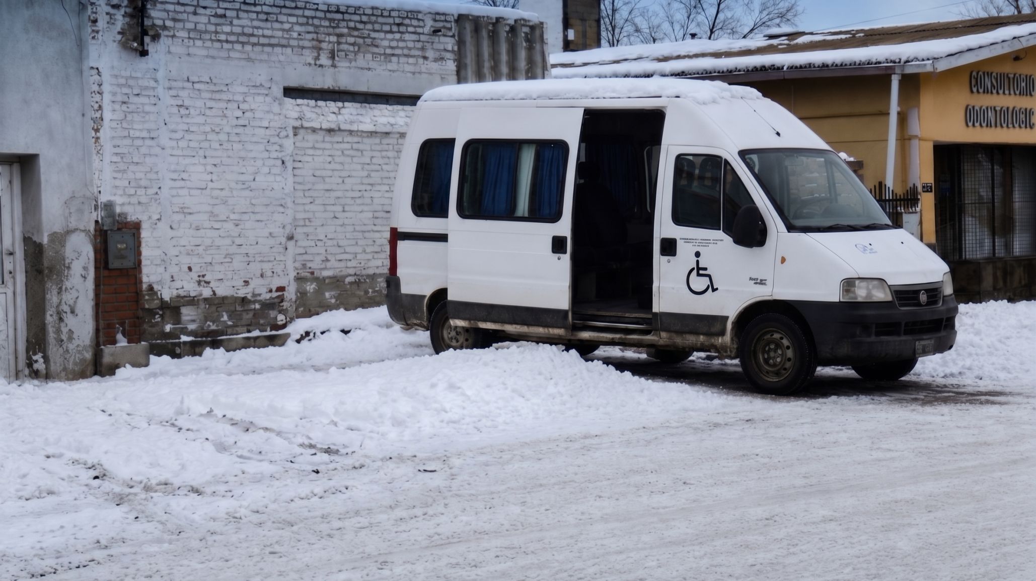 Río Mayo: denunció que el transporte municipal para personas con discapacidad está destruido y dejó de funcionar
