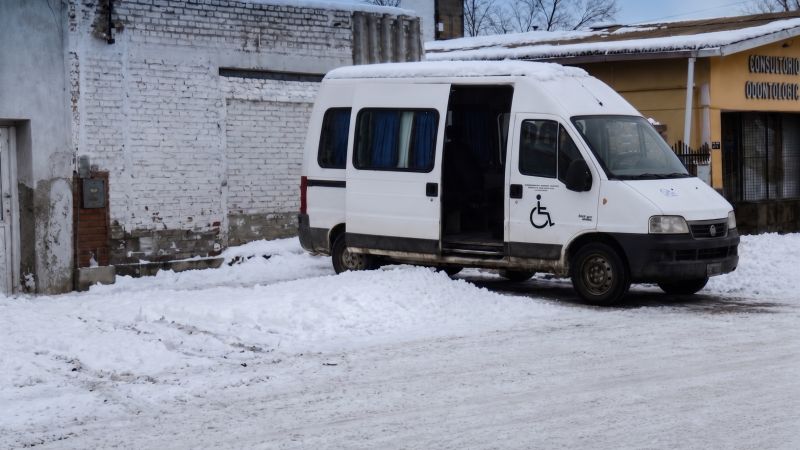Río Mayo: denunció que el transporte municipal para personas con discapacidad está destruido y dejó de funcionar