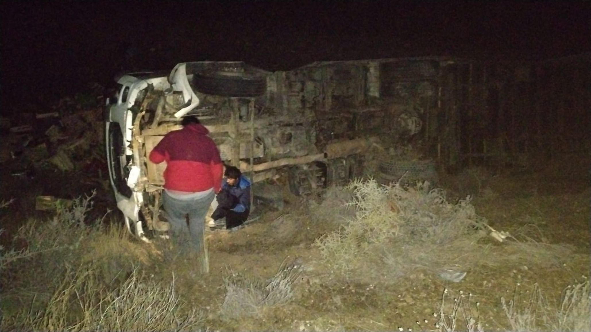 Se quedó dormido al volante y volcó con un camión cargado sobre la Ruta 3