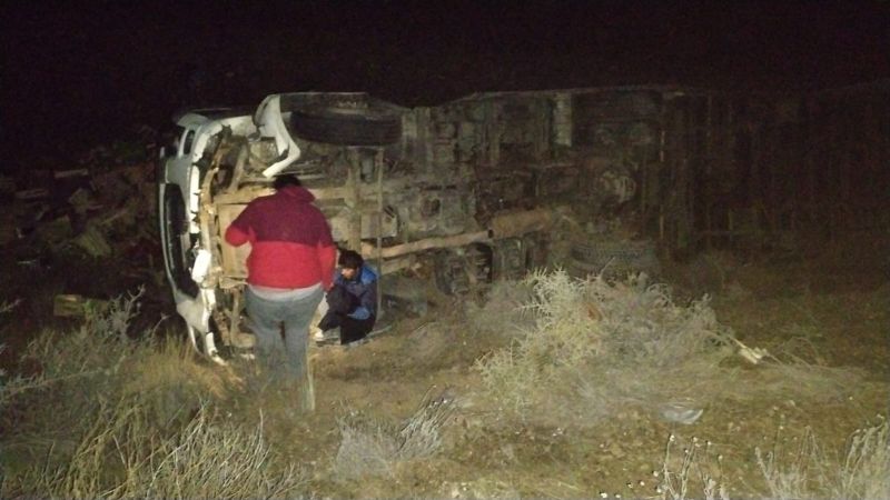 Se quedó dormido al volante y volcó con un camión cargado sobre la Ruta 3