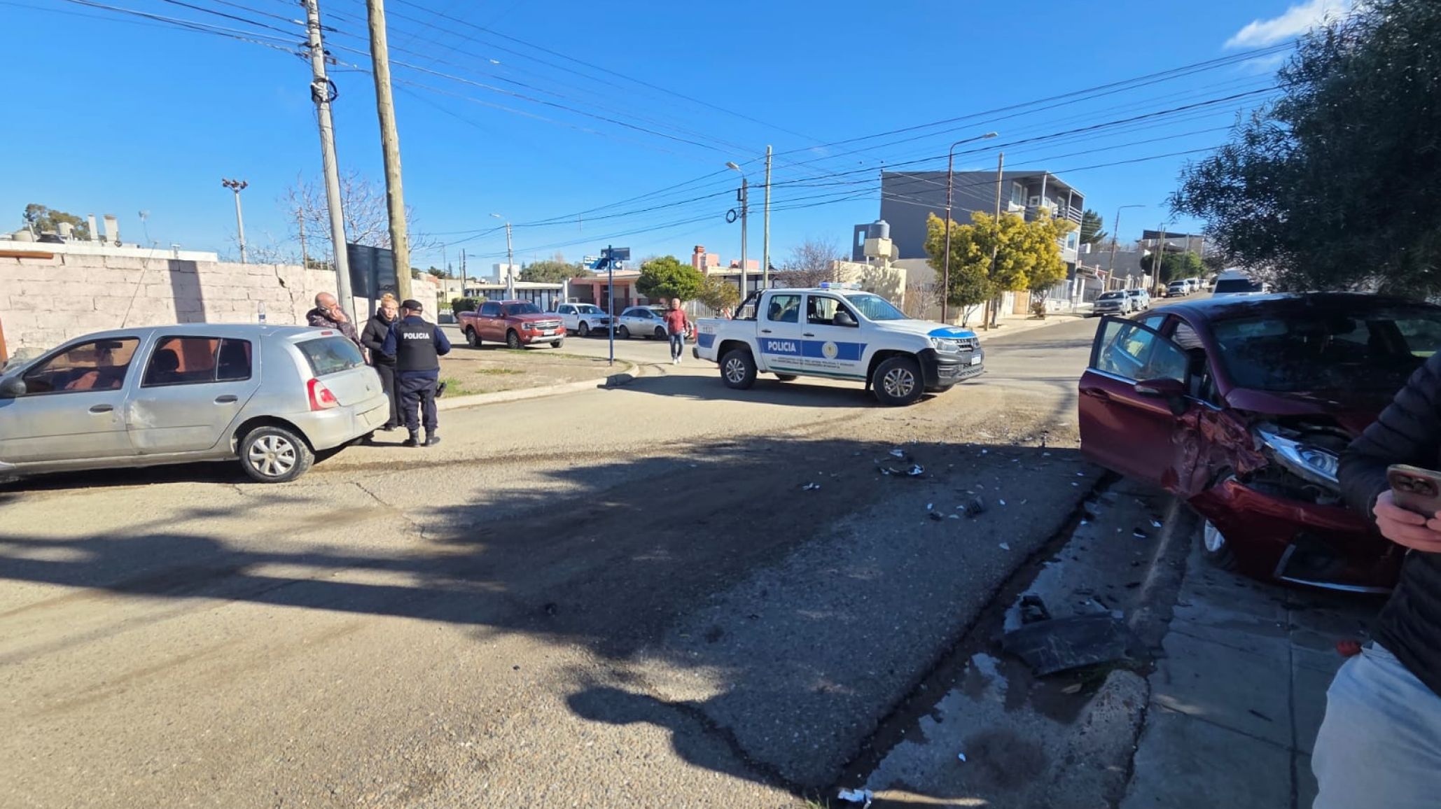 Susto en el barrio Roca: choque en la intersección de Colonos Galeses y JM Rodrigo