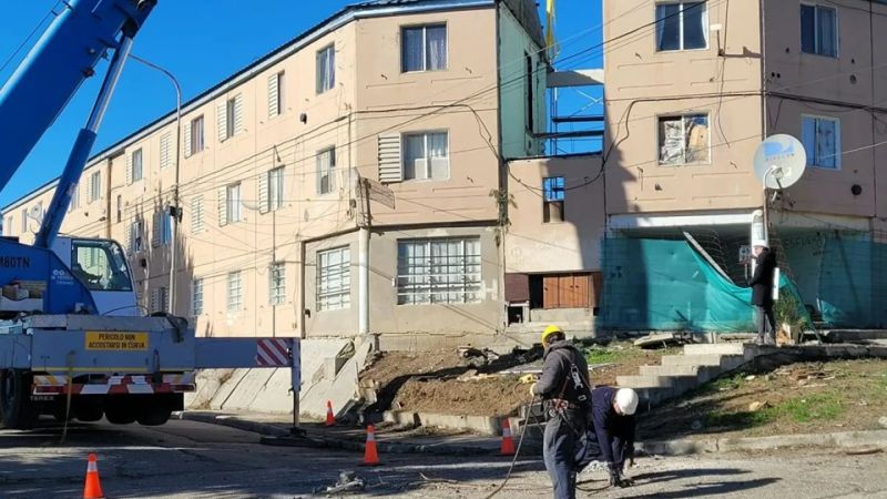 Tras 30 largos meses de espera, comenzó la obra en la Escalera 8 de LU4