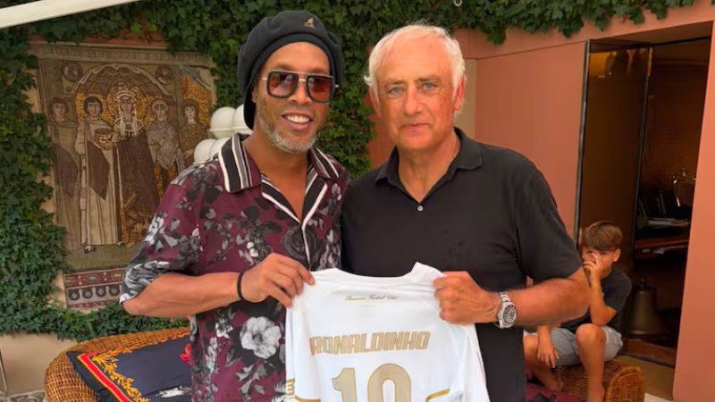 Ronaldinho vuelve al fútbol profesional a los 46 años: jugará en un club de la Serie C de Italia