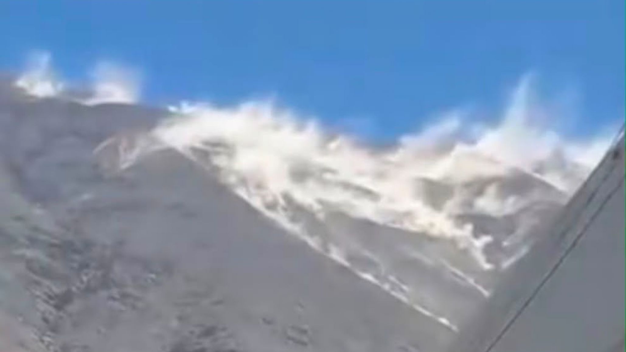 Un terremoto de magnitud 7,2 sacudió varias regiones y obligó a cientos de personas a evacuar
