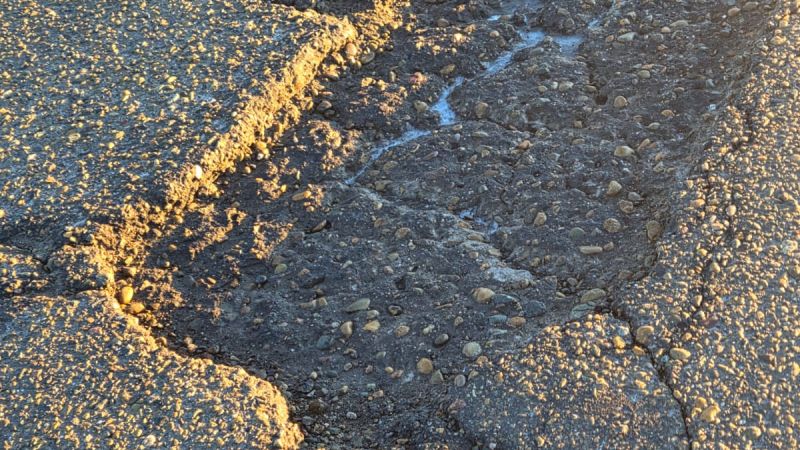 Así está la Ruta 3 entre Comodoro y Garayalde: "130 kilómetros de baches uno al lado del otro"