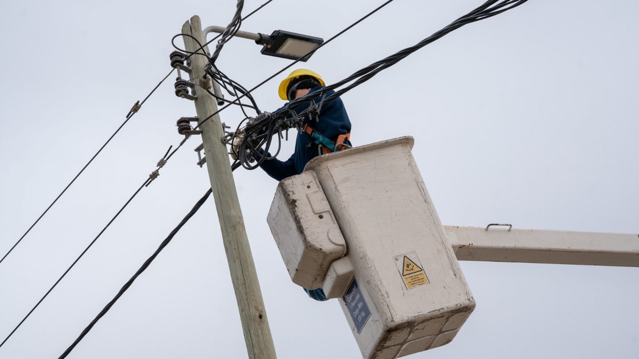 La SCPL refuerza la iluminación en los corredores seguros escolares con más de 150 artefactos LED