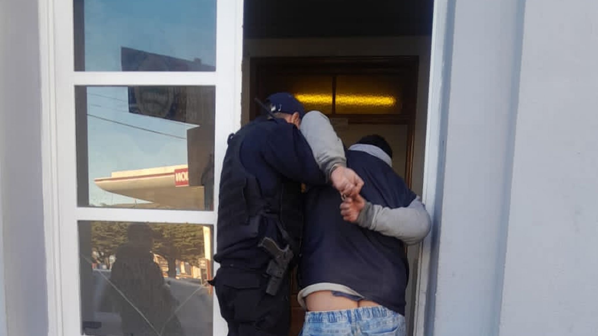 Demoraron a un hombre por provocar disturbios y agredir verbalmente a policías en pleno centro