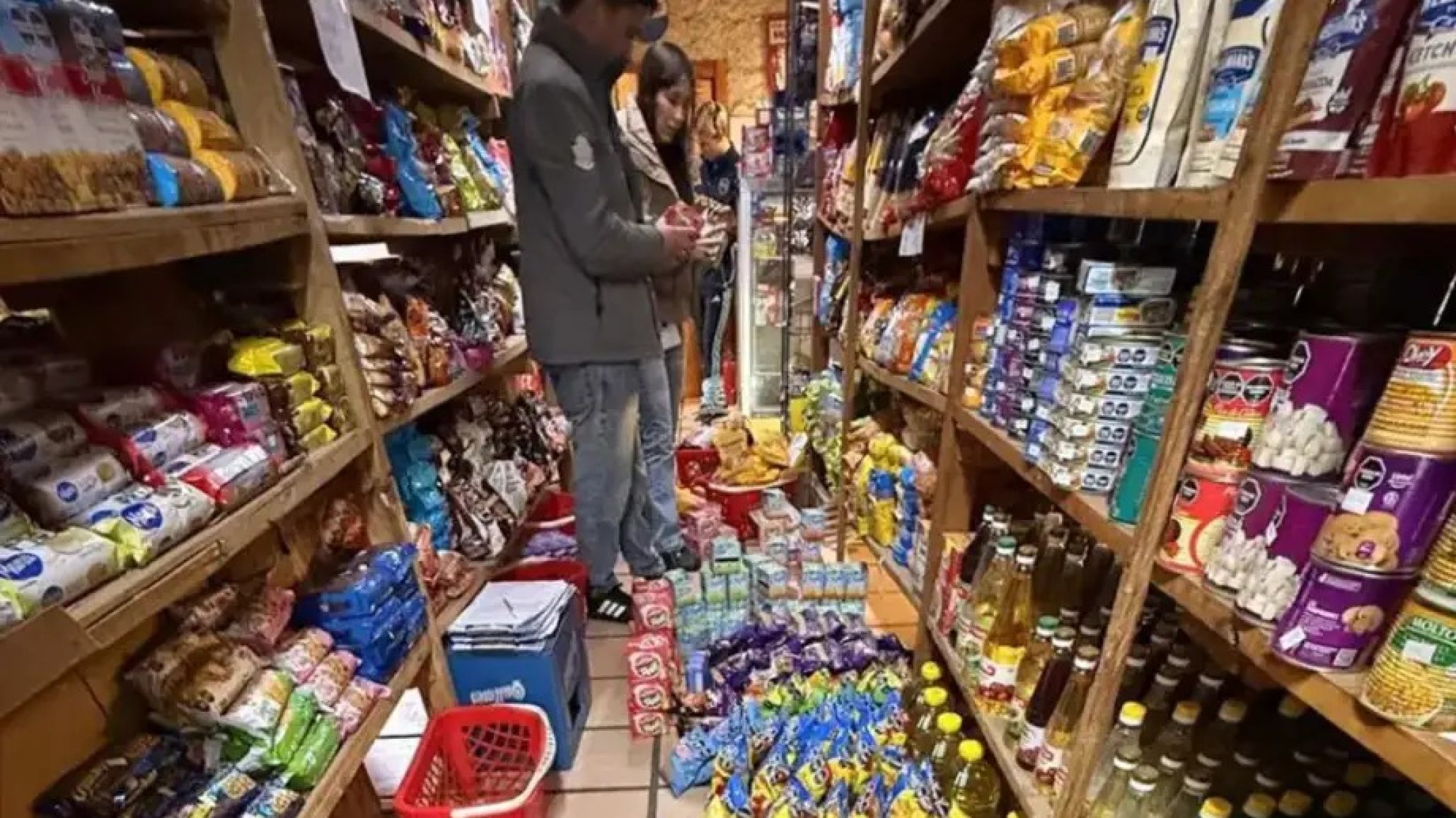 Encontraron más de 1.500 productos vencidos en un comercio patagónico y aplicaron una multa millonaria
