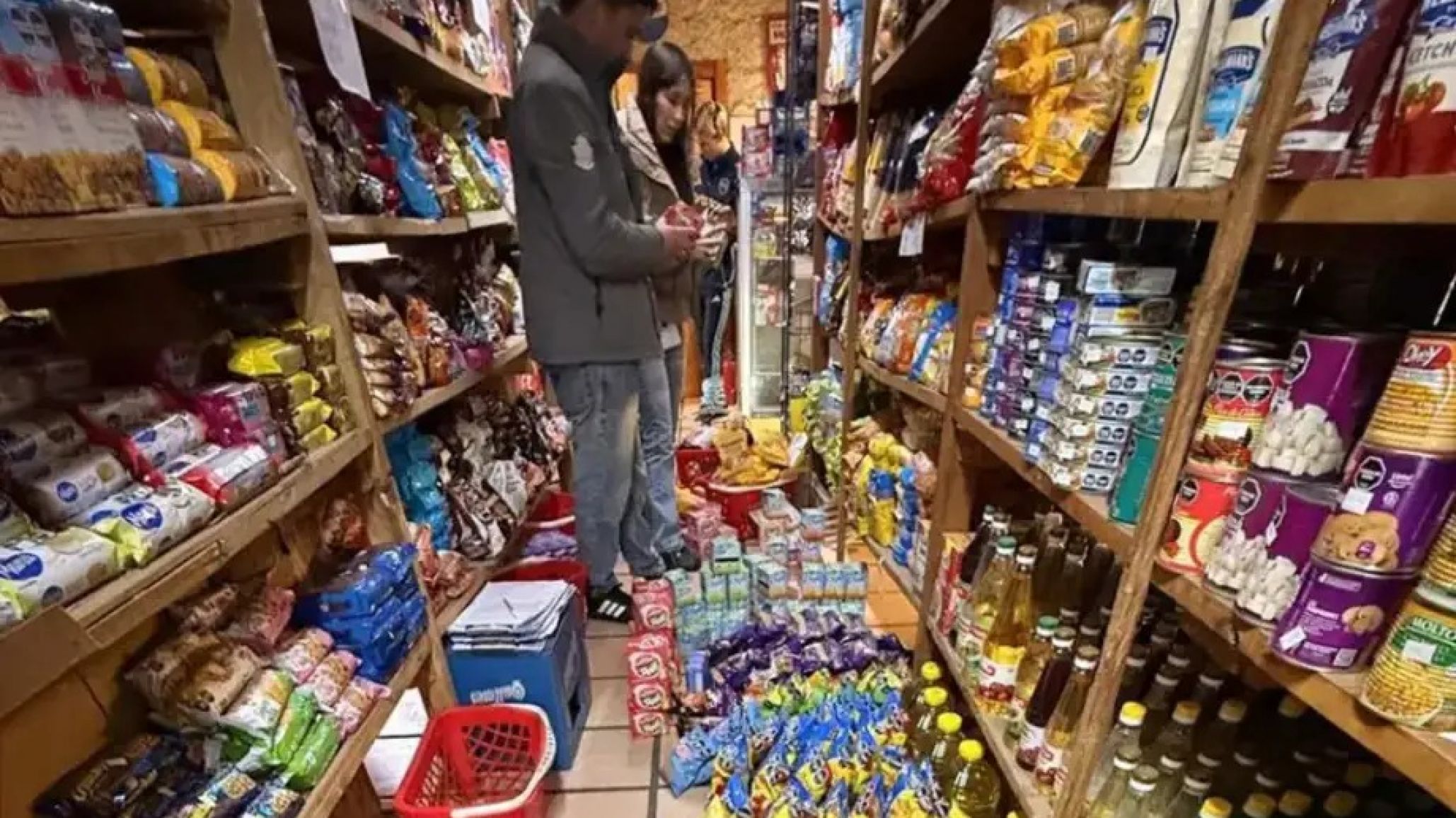 Encontraron más de 1.500 productos vencidos en un comercio patagónico y aplicaron una multa millonaria