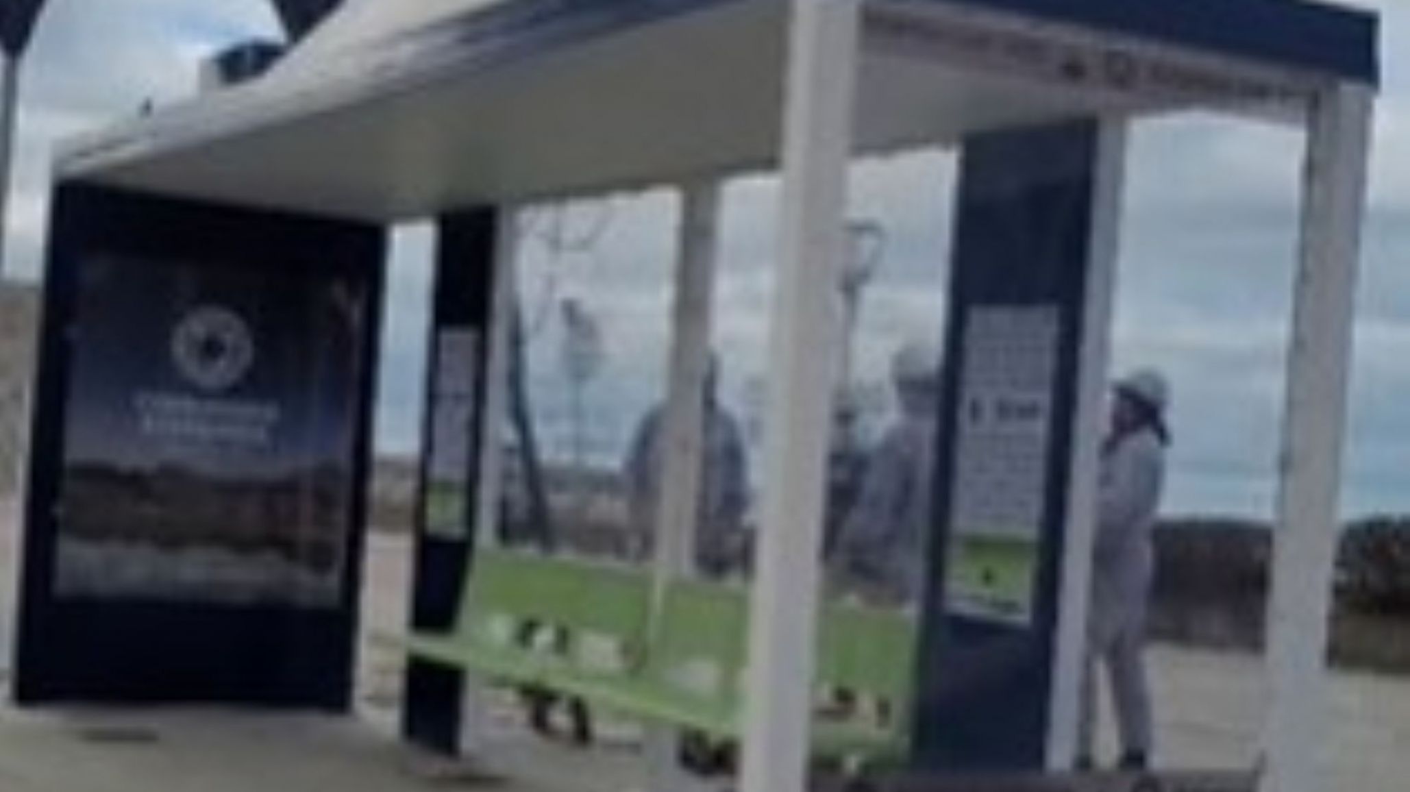 Comodoro Rivadavia: instalan nuevas garitas de colectivos sobre la avenida Yrigoyen