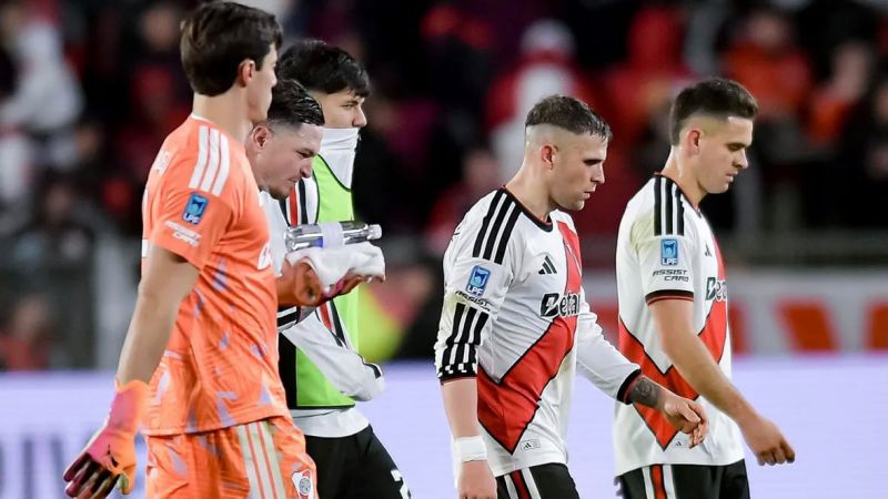 River dejó escapar una ventaja de dos goles y empató con Vélez en el Monumental