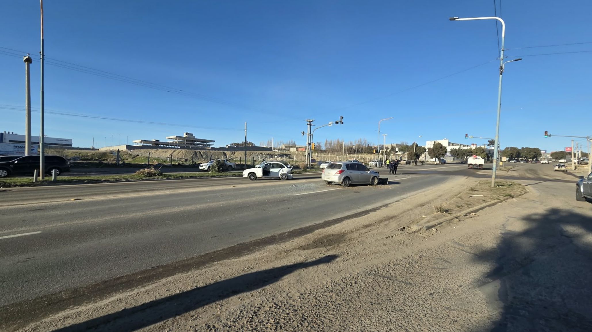 Un auto provocó un accidente, dejó un herido y se dio a la fuga