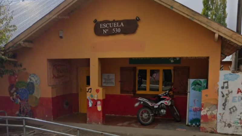 Denuncian que una docente escupió a una alumna de 7 años con síndrome de Down en una escuela de Chubut