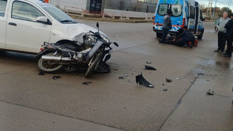 Un motociclista resultó herido tras un choque en pleno centro de Comodoro