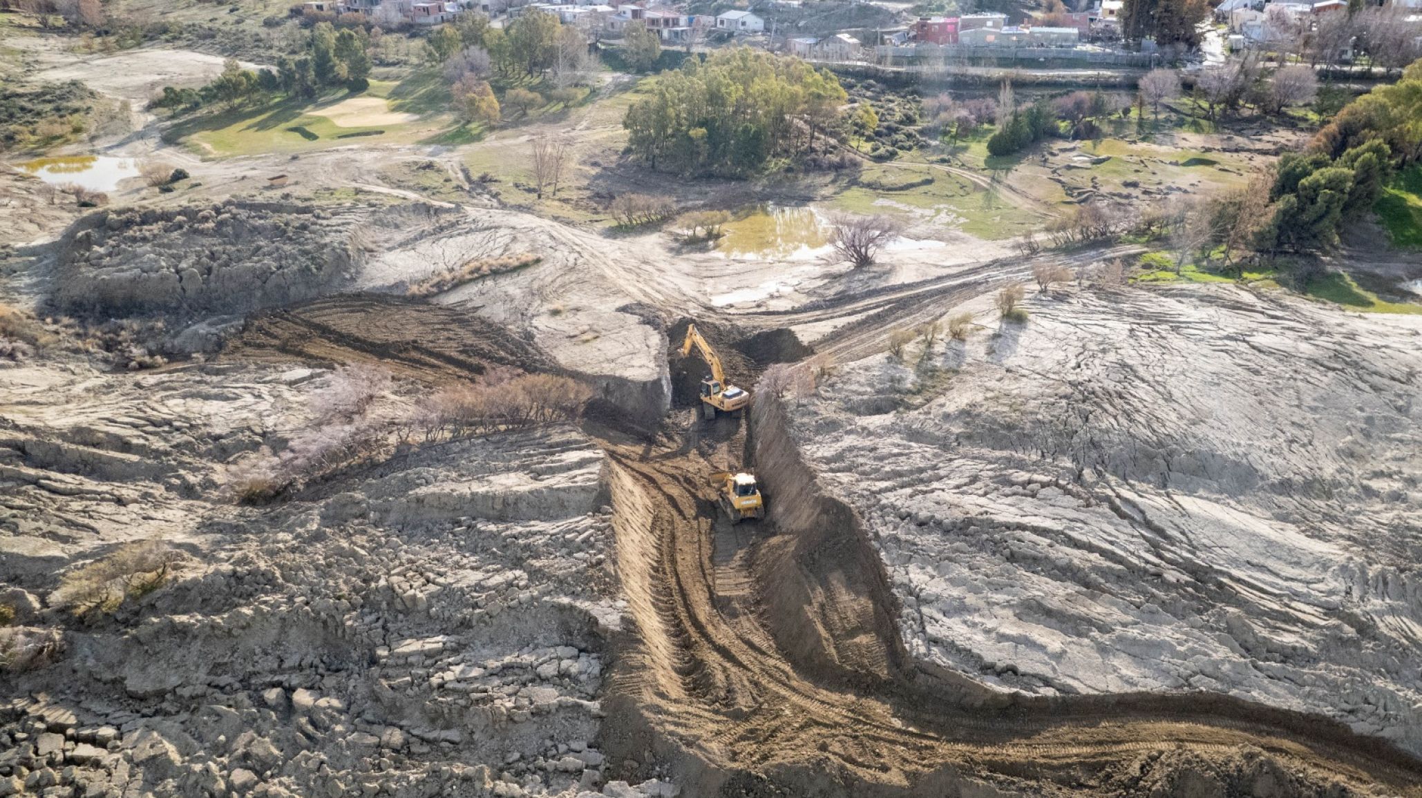 Avanzan los trabajos de aterrazamiento en la ladera del Cerro Hermitte
