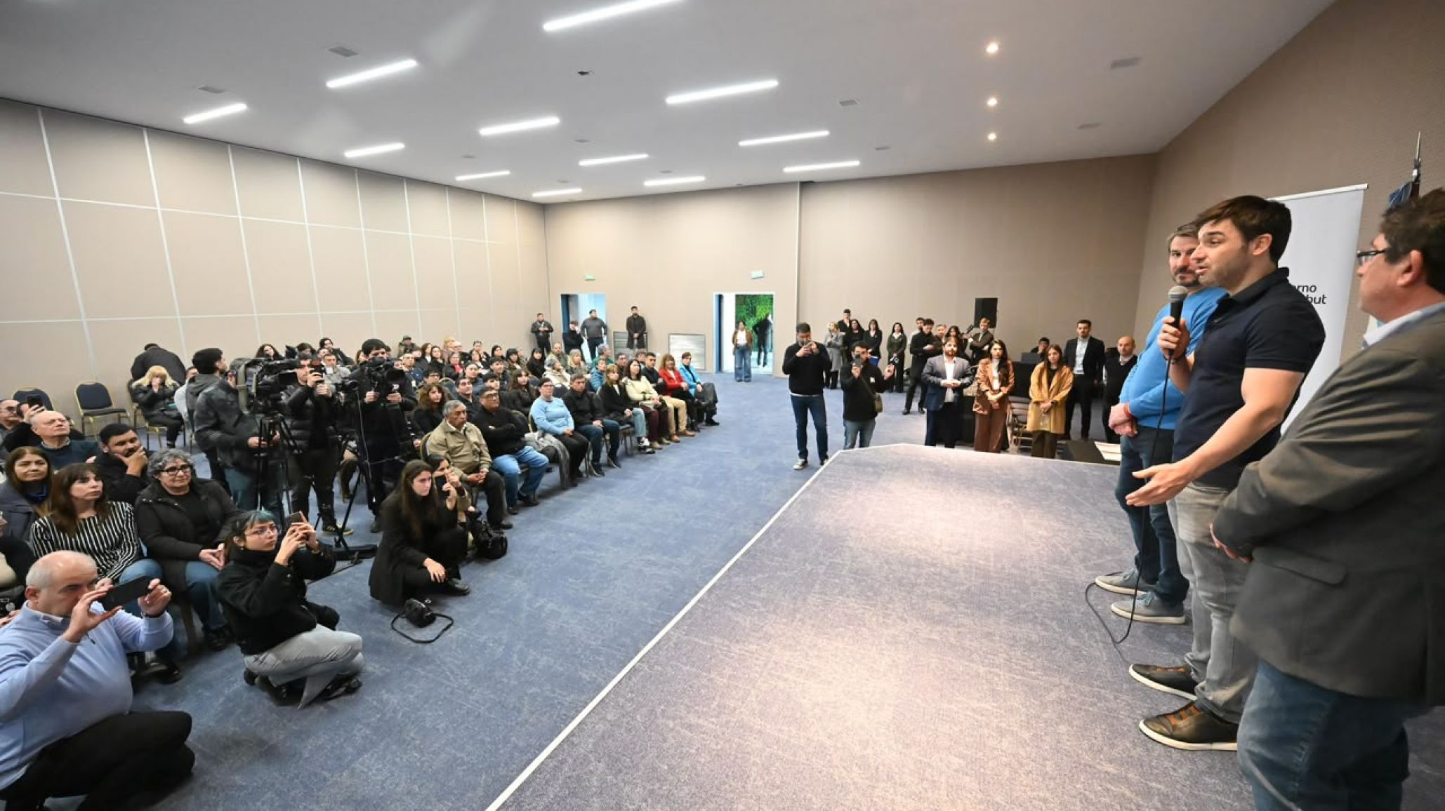 Torres: "Después de 40 años de espera, estas familias finalmente pueden decir que la casa es suya"