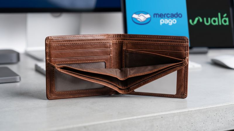 ¿Tenés deudas? Desde el 31 de agosto los bancos podrán debitarlas de Mercado Pago y otras billeteras