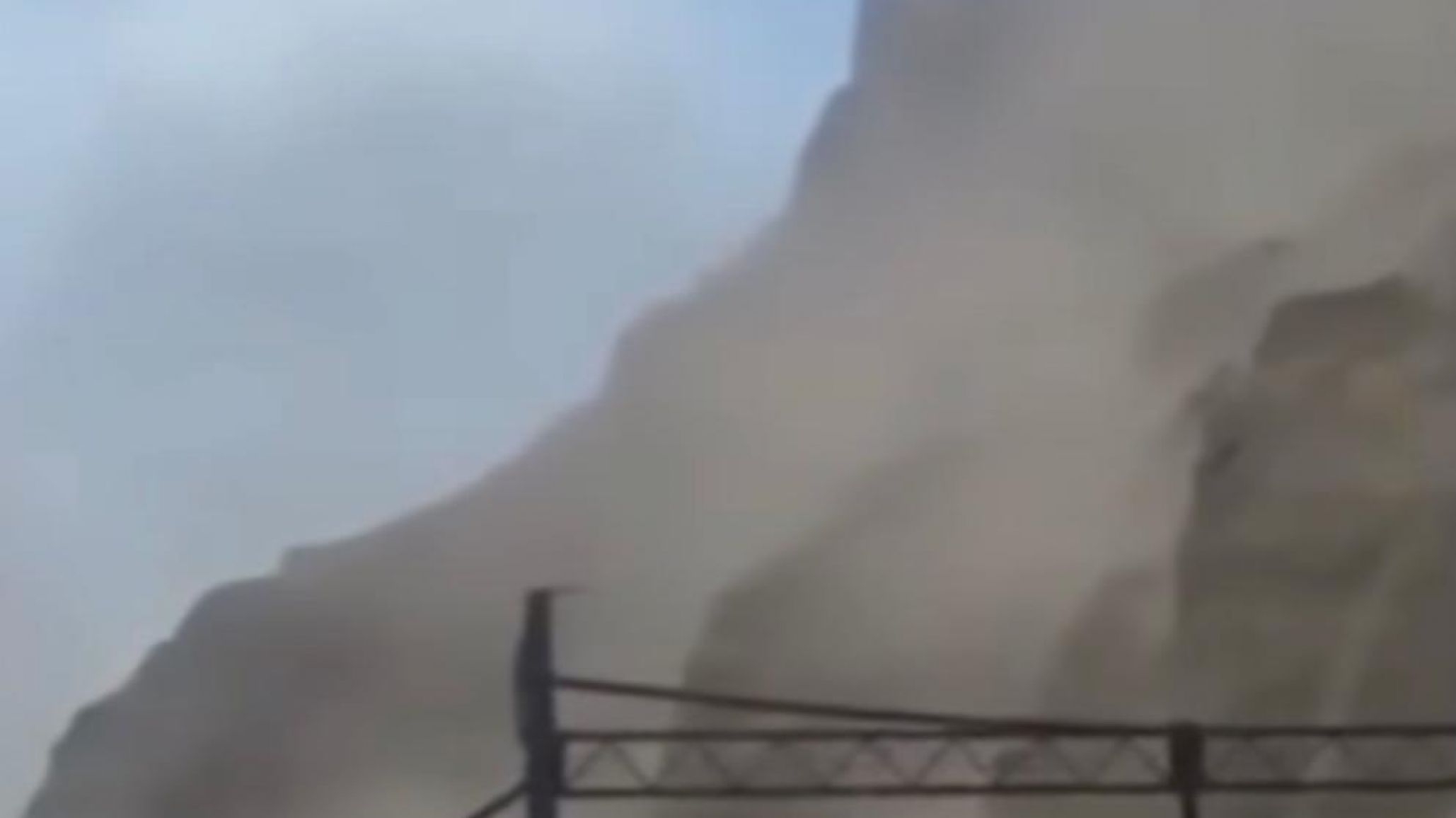Impactante derrumbe en Punta Sur: un deslizamiento de tierra alarmó a vecinos de Rada Tilly