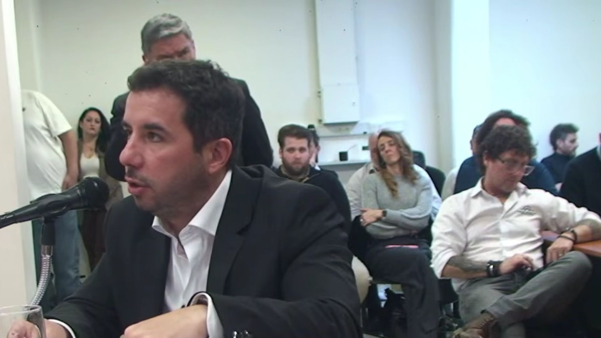 Comenzó la interpelación a Ostoich: responde ante los concejales por las obras municipales