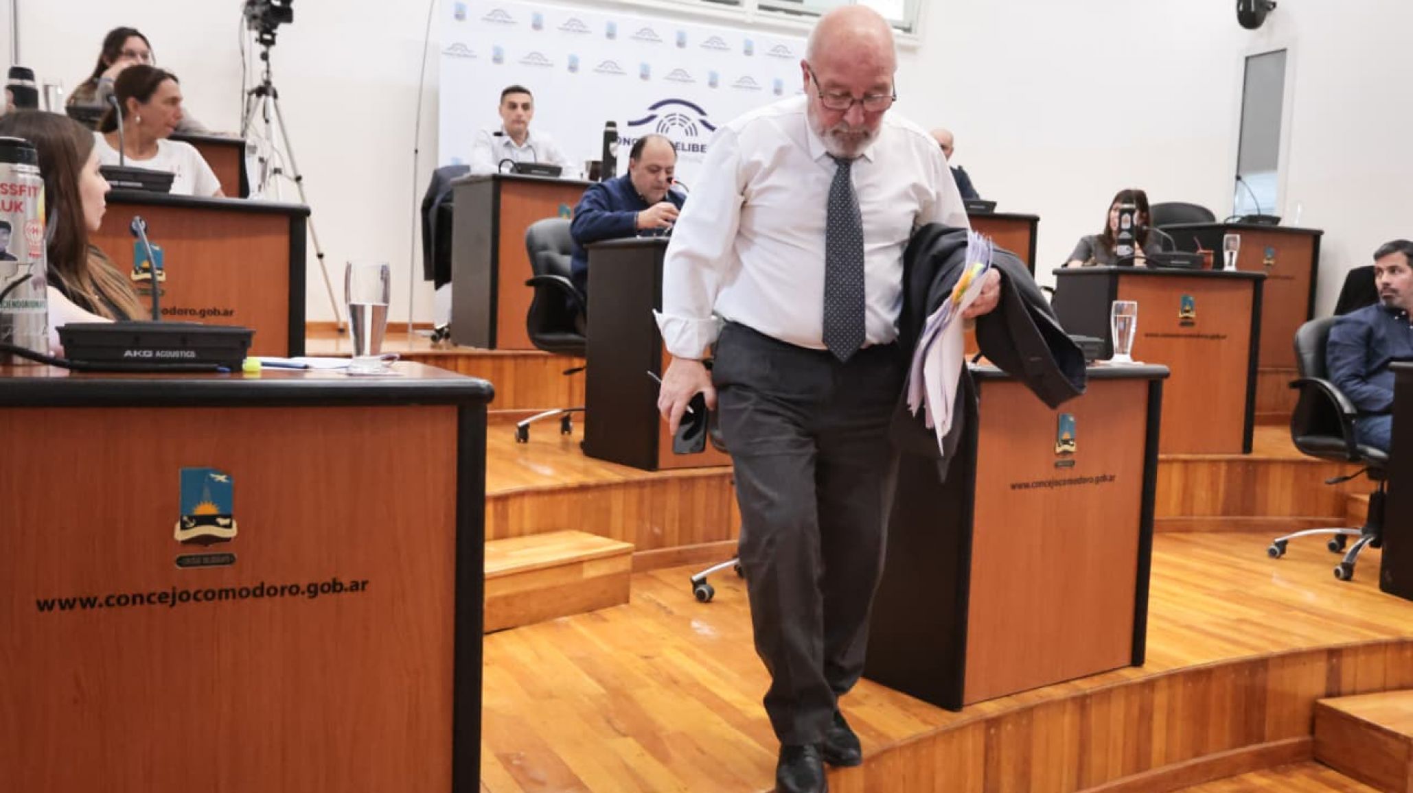 "Me voy porque no vale la pena seguir escuchando": Lattanzio se enojó y se fue durante la interpelación a Ostoich