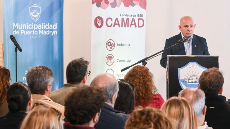 Torres y Sastre encabezaron el acto por el aniversario de CAMAD en Madryn