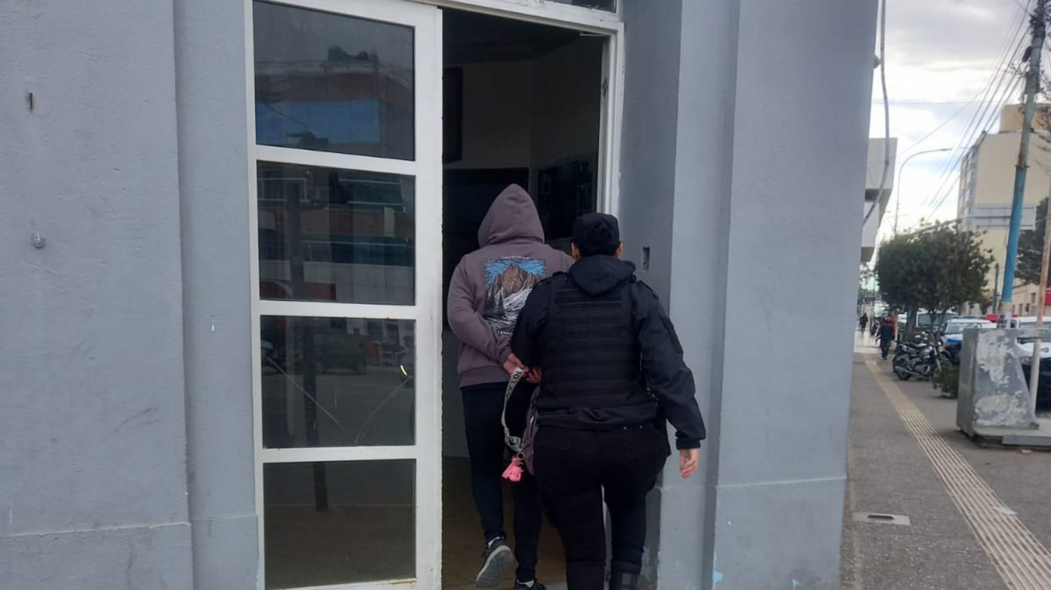 Una mujer atacó con un cutter a una joven dentro del Hospital Regional y terminó detenida