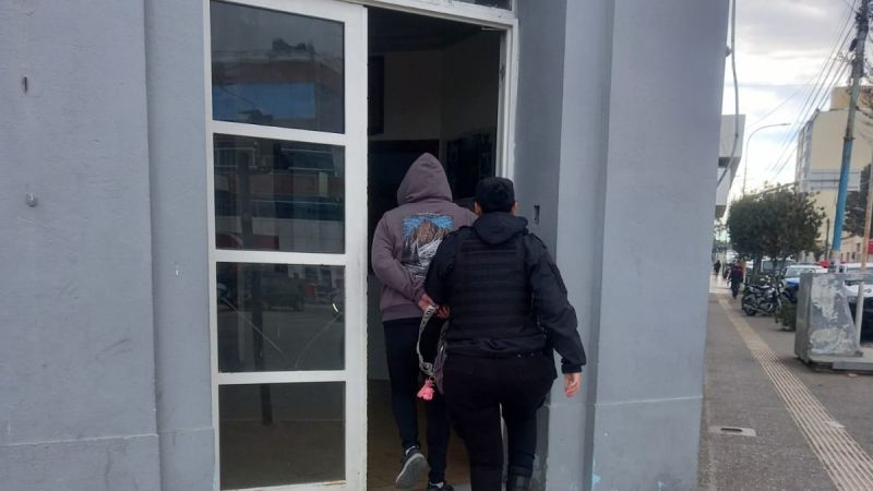 Una mujer atacó con un cutter a una joven dentro del Hospital Regional y terminó detenida