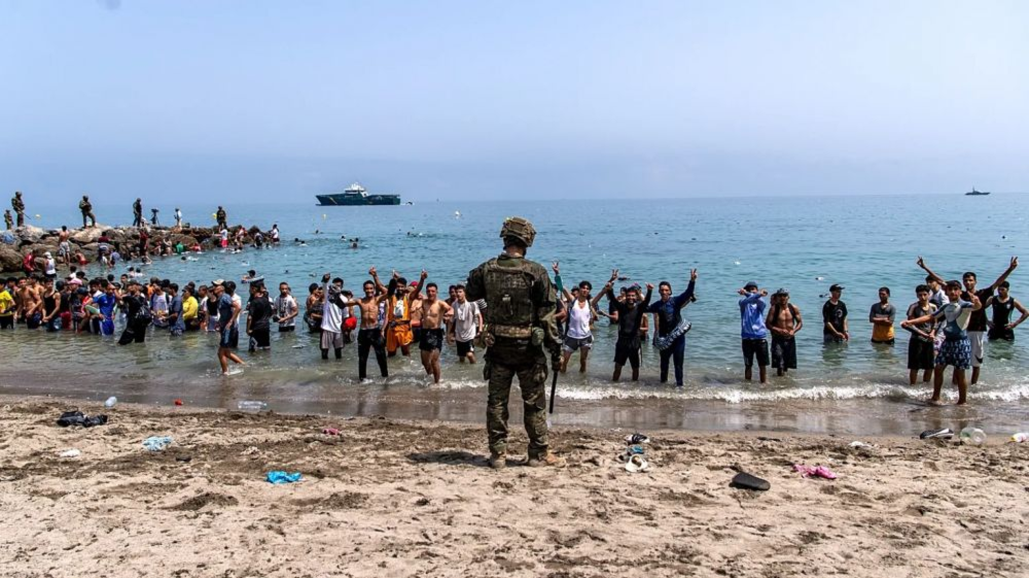 Ceuta: 12 detenidos tras apedrear un vehículo con militares españoles