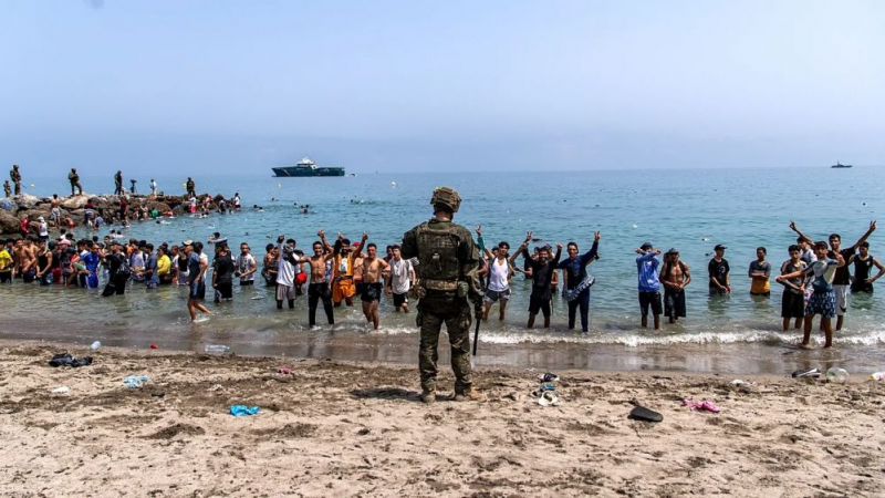 Ceuta: 12 detenidos tras apedrear un vehículo con militares españoles