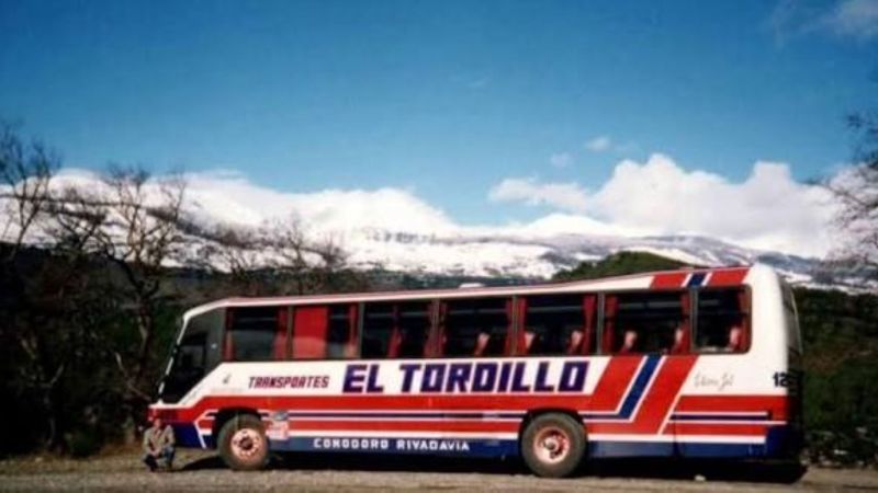 El Tordillo: la empresa de colectivos que conectó a Comodoro Rivadavia con los campamentos petroleros